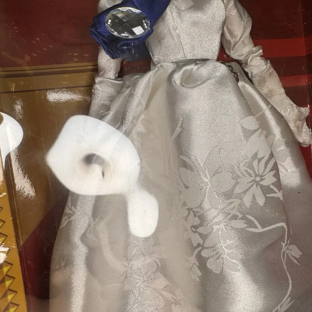 barbie queen elizabeth ii platinum jubilee 70th anniversary doll HCB96